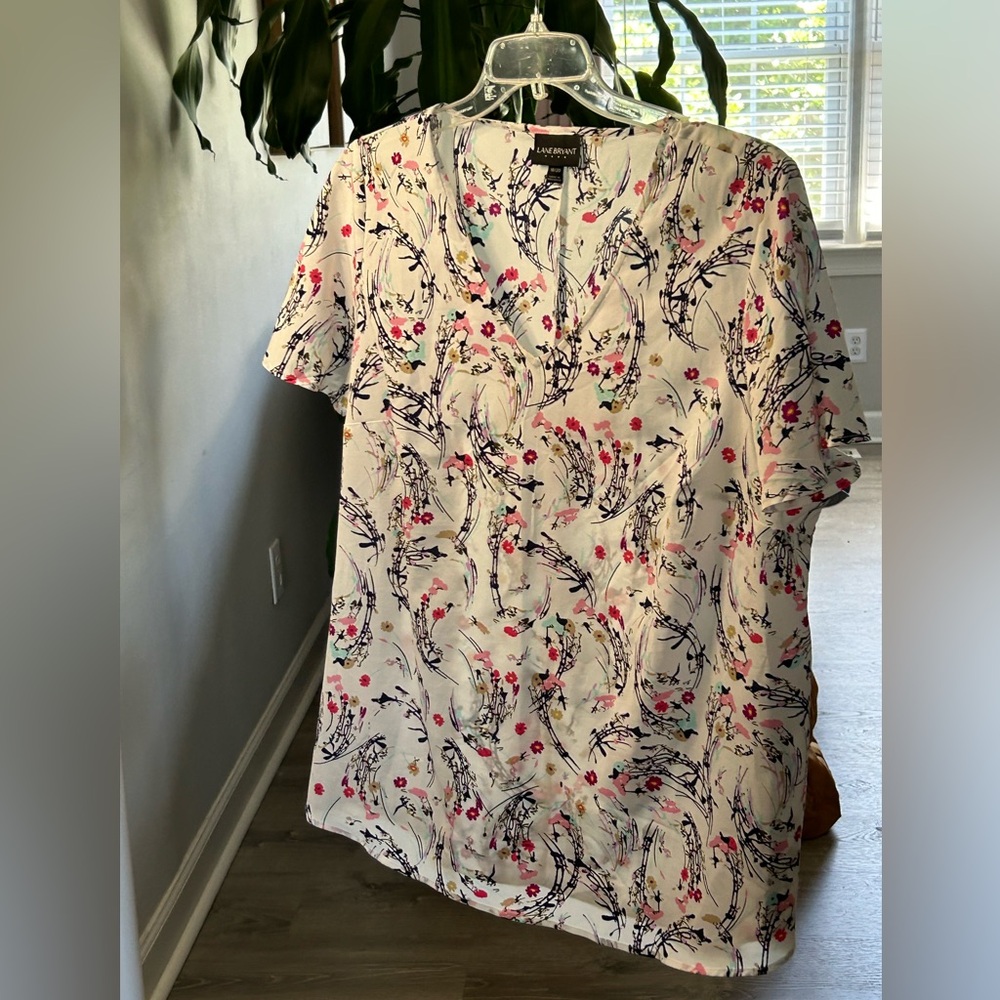 Multicolor short sleeve blouse 18/20 v neck